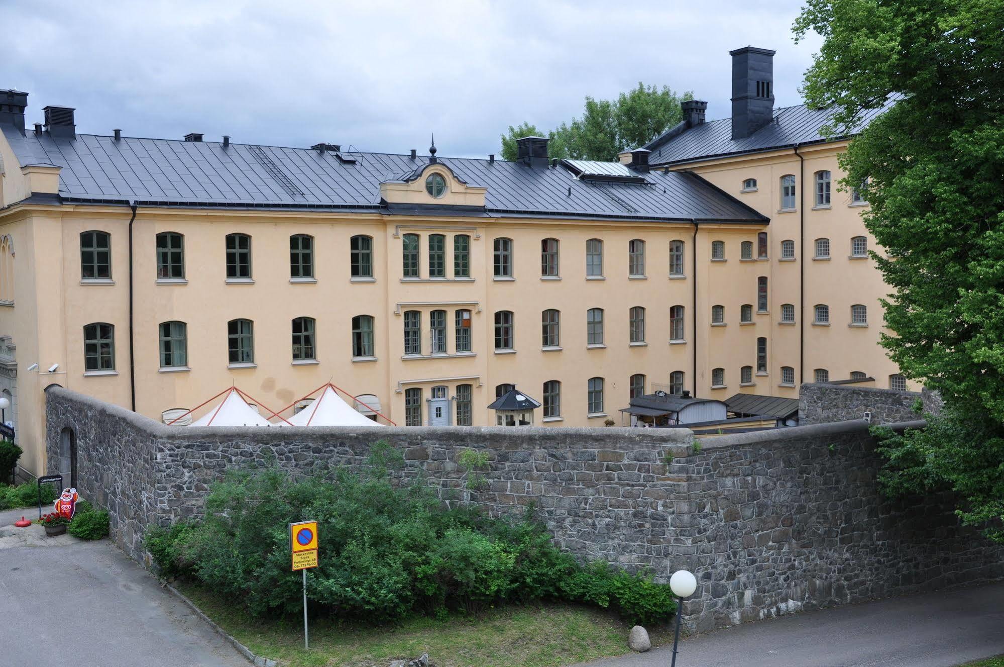 Stf Langholmen 旅馆 *